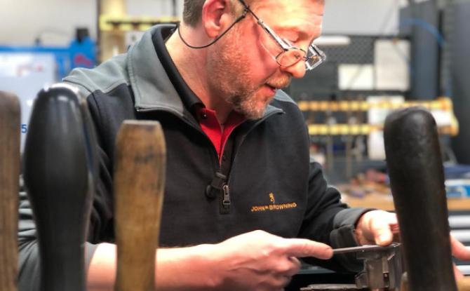 Browning et les artisans armuriers liégeois, un siècle d'excellence