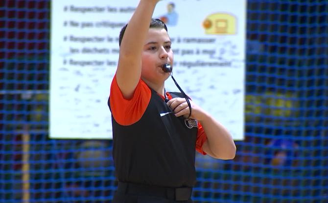 A 11 ans, Théo est le plus jeune arbitre de basket en Wallonie
