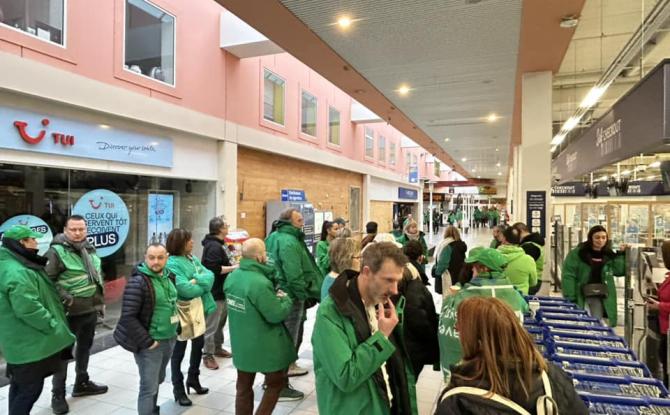 Herstal : mouvement de mauvaise humeur du personnel de l'hyper-carrefour. Impossible d'y faire ses courses