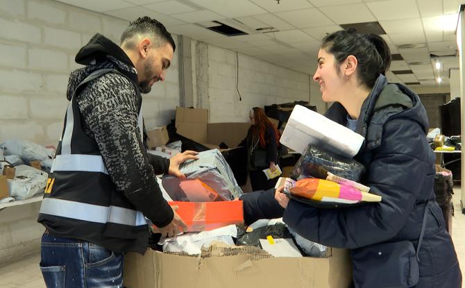 Vente de colis perdus aux Galeries St Lambert