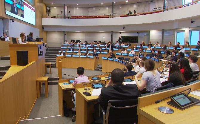 Des jeunes Liégeois apprentis-députés au Parlement de la FWB