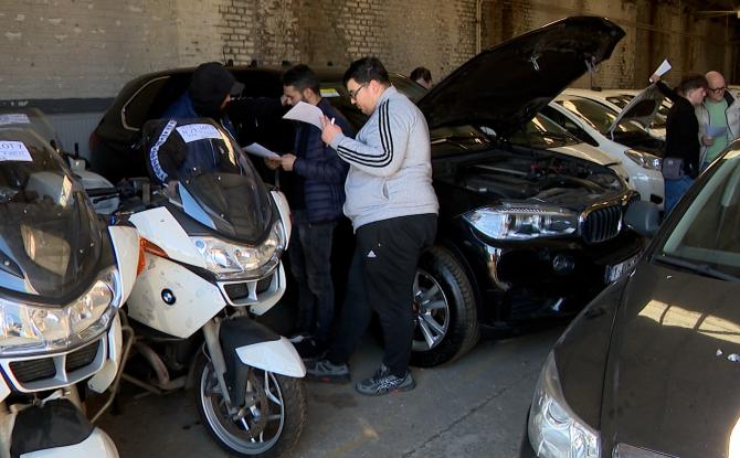 La police de Liège vend ses anciens véhicules aux enchères