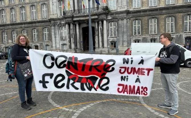 Plusieurs centaines de manifestants mobilisés contre les centres fermés à Liège et Vottem