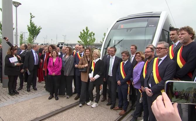 Le tram inauguré en grande pompe