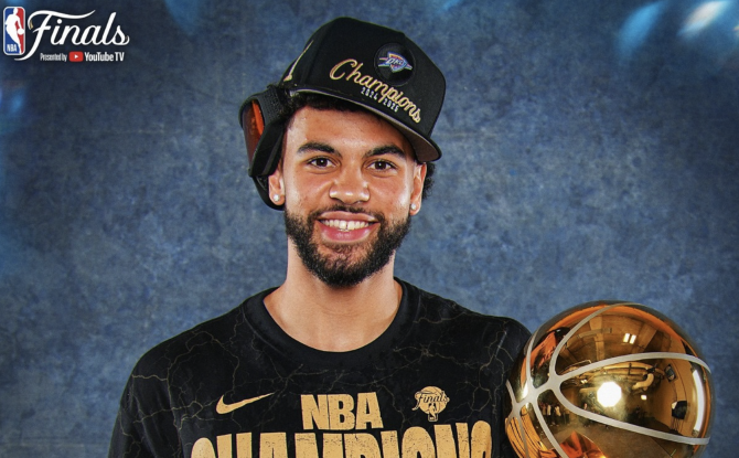 Ajay Mitchell remporte le championnat NBA !