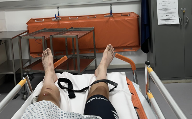 Cian Uijtdebroeks renversé par une auto : "Vous jouez avec nos vies"