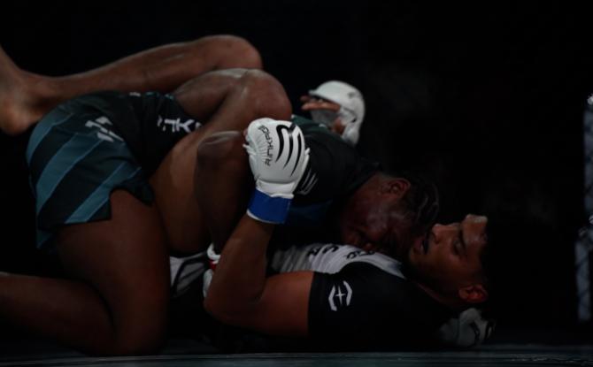 Des paniers à l’octogone : le Country Hall a vibré pour le MMA