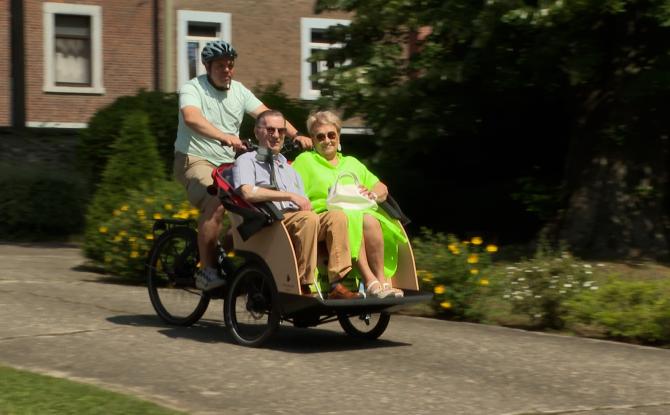 Amay prépare ses échappées en triporteur