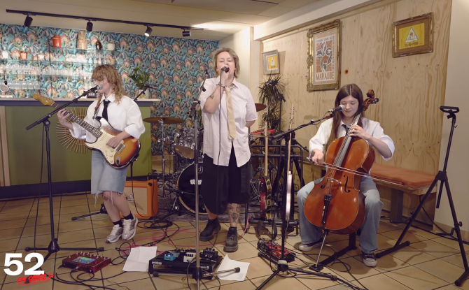 52 on stage : Fake Empire