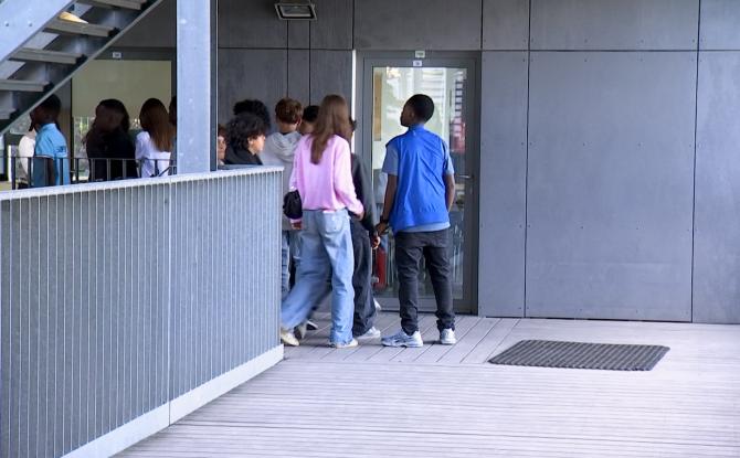 Rentrée des classes : quand des familles sont entre deux calendriers à la frontière linguistique